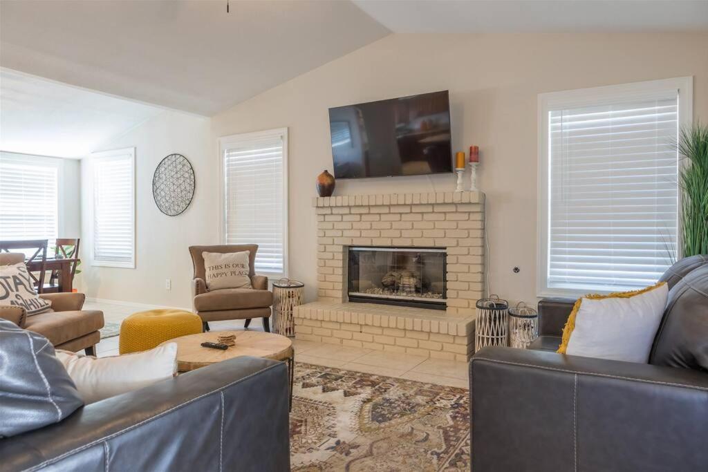 Private Paradise With Pool Heater, Spa, Billiards Avondale Exterior foto